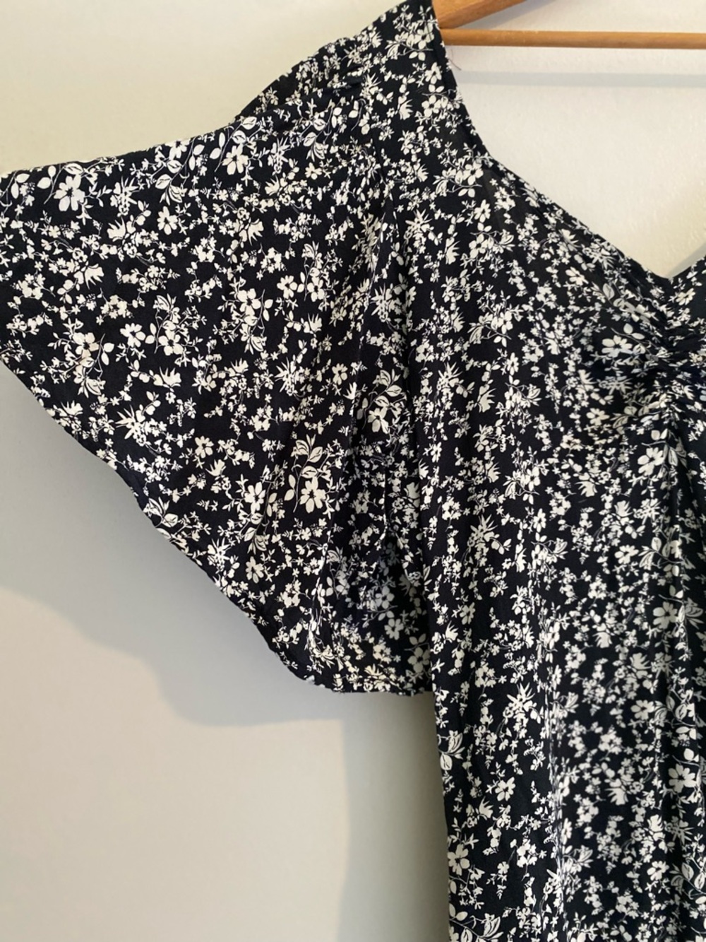 a new day Black and White Floral V-Neck Midi Dress with Flutter Sleeves - Picture 3 of 7